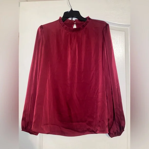 NWOT Bundle of 2 silky tops. Burgundy and grey size medium - Picture 4 of 9